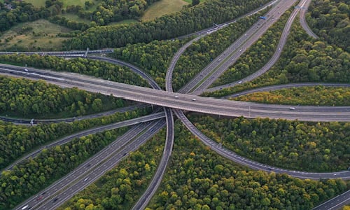 Euroopan komissio hyväksyi ‘quick fix’ -muutokset ESRS-standardeihin ensimmäisen aallon yhtiöille